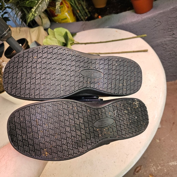 Sketchers Riverbound Sr ArchFit Anti-Slip Clogs Mens Size 14, EUC - Picture 11 of 11